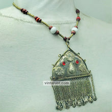 Load image into Gallery viewer, Wooden Beaded Necklace With Dangling Pendant