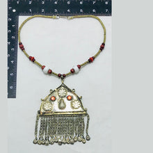 Load image into Gallery viewer, Wooden Beaded Necklace With Dangling Pendant
