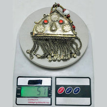 Load image into Gallery viewer, Wooden Beaded Necklace With Dangling Pendant