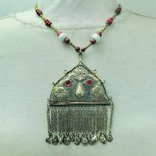 Load image into Gallery viewer, Wooden Beaded Necklace With Dangling Pendant