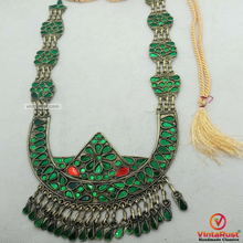 Load image into Gallery viewer, Glass Stones Pendant Necklace With Dangling Tassels