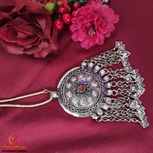 Load image into Gallery viewer, Traditional Metal Round Long Necklace