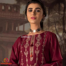 Load image into Gallery viewer, Antique Motif Statement Choker With Vintage Coins