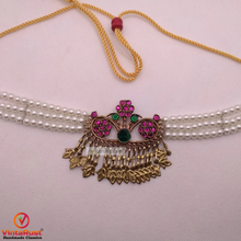 Load image into Gallery viewer, Antique Choker Necklace Three Flower With Pearls