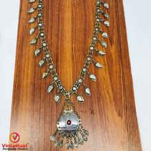 Load image into Gallery viewer, Turkman Pendant Necklace With Leaf Metal Frill
