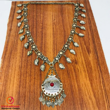 Load image into Gallery viewer, Turkman Pendant Necklace With Leaf Metal Frill