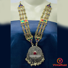 Load image into Gallery viewer, Antique Big Pendant Necklace With Tassels