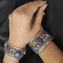 Load image into Gallery viewer, Ethnic Stone Ring and Set Of Two Cuff