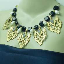 Load image into Gallery viewer, Tribal Stone and Pearls Beaded Motif Jewelry Set