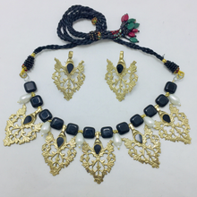 Load image into Gallery viewer, Tribal Stone and Pearls Beaded Motif Jewelry Set