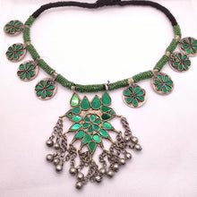 Load image into Gallery viewer, Antique Green Or Red Stones Kuchi Necklace