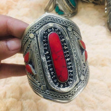 Load image into Gallery viewer, Handcuff Bracelet and Earrings Set