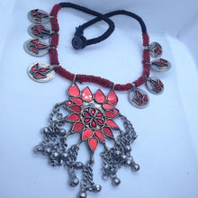 Load image into Gallery viewer, Antique Green Or Red Stones Kuchi Necklace