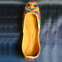 Load image into Gallery viewer, Traditional Handmade Multicolor Wedding khussa