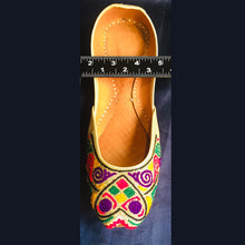 Load image into Gallery viewer, Traditional Handmade Multicolor Wedding khussa