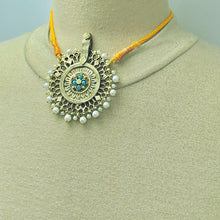 Load image into Gallery viewer, Pearls And Golden Big Motif Jewelry Set