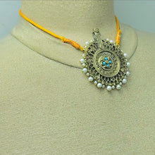 Load image into Gallery viewer, Pearls And Golden Big Motif Jewelry Set