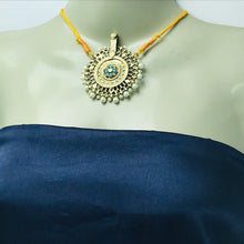 Load image into Gallery viewer, Pearls And Golden Big Motif Jewelry Set