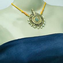 Load image into Gallery viewer, Pearls And Golden Big Motif Jewelry Set