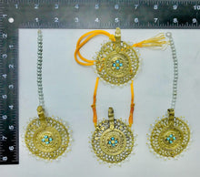 Load image into Gallery viewer, Pearls And Golden Big Motif Jewelry Set