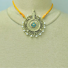 Load image into Gallery viewer, Pearls And Golden Big Motif Jewelry Set