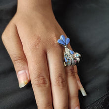 Load image into Gallery viewer, Antique Bird-Inspired Gemstone Ring