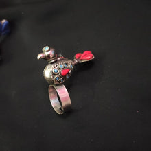 Load image into Gallery viewer, Antique Bird-Inspired Gemstone Ring