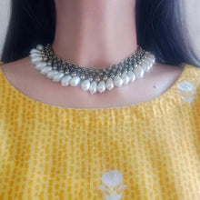 Load image into Gallery viewer, Statement Collar Necklace With Pearls