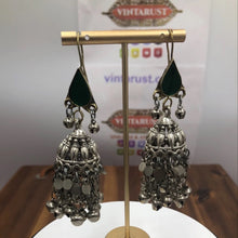 Load image into Gallery viewer, Vintage Fashionable Green and Silver Earrings