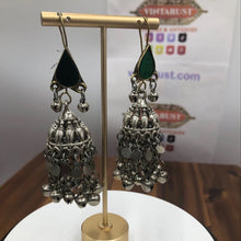 Load image into Gallery viewer, Vintage Fashionable Green and Silver Earrings