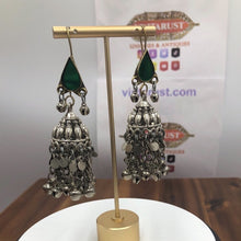Load image into Gallery viewer, Vintage Fashionable Green and Silver Earrings