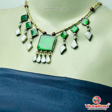 Load image into Gallery viewer, Green and White Stone Necklace