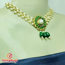 Load image into Gallery viewer, Green Stone and White Pearls Jewelry Set