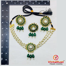 Load image into Gallery viewer, Green Stone and White Pearls Jewelry Set