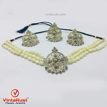 Load image into Gallery viewer, Handmade Beaded Jewelry Set With Golden Metal Motif
