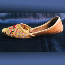 Load image into Gallery viewer, Handmade Ethnic Women Flat Khussa Shoes