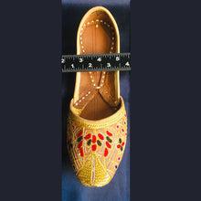 Load image into Gallery viewer, Handmade Ethnic Women Flat Khussa Shoes