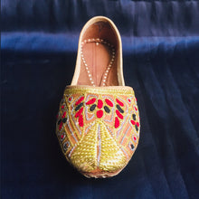 Load image into Gallery viewer, Handmade Ethnic Women Flat Khussa Shoes