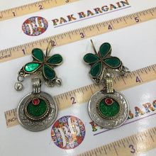 Load image into Gallery viewer, Green flower Glass Stone Earrings