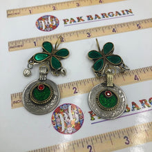 Load image into Gallery viewer, Green flower Glass Stone Earrings