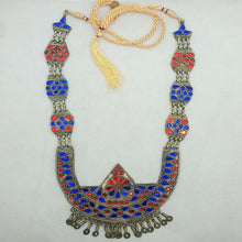 Load image into Gallery viewer, Glass Stones Pendant Necklace With Dangling Tassels