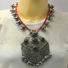 Load image into Gallery viewer, Beaded Chain Necklace With Silver Massive Pendant
