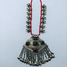 Load image into Gallery viewer, Beaded Chain Necklace With Silver Massive Pendant