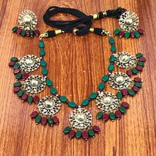 Load image into Gallery viewer, Beaded Stone Motifs Choker Necklace With Earrings