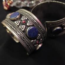 Load image into Gallery viewer, Ethnic Stone Ring and Set Of Two Cuff