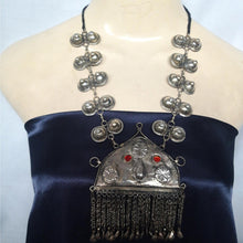 Load image into Gallery viewer, Pendant Necklace With Dangling Tassels