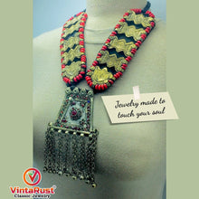 Load image into Gallery viewer, Long Red Beaded Vintage Pendant Necklace