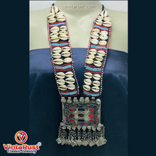 Load image into Gallery viewer, Long Straps Pendant Necklace With Shells and Beads