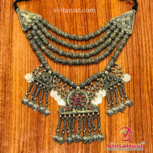 Load image into Gallery viewer, Massive Choker Necklace With Three Dangling Pendants