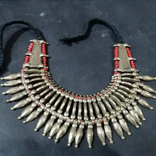 Load image into Gallery viewer, Vintage Metal Spikes Choker Necklace With Beads